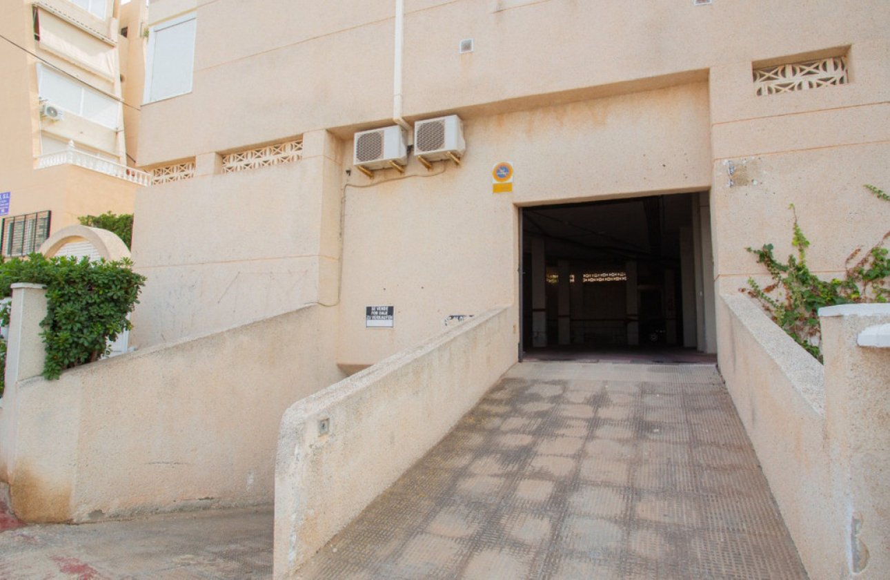 Használt ingatlanok - Garázs -
Torrevieja - Torre la mata