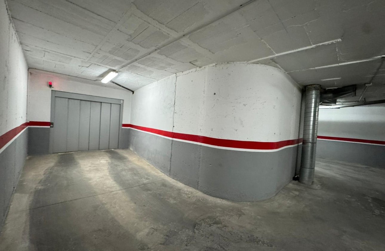 Használt ingatlanok - Garázs -
Torrevieja - Torrevieja Centro