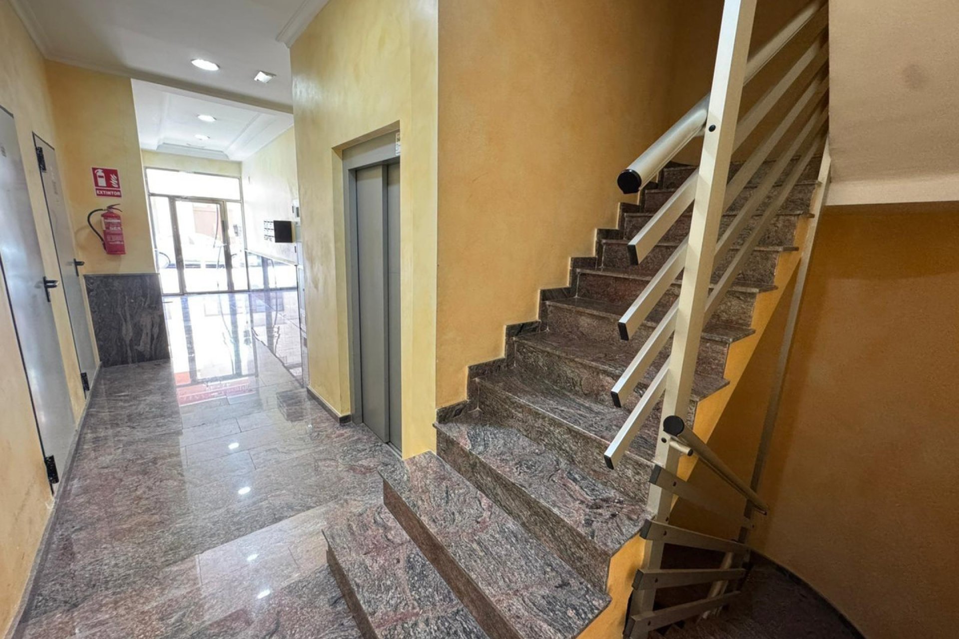 Használt ingatlanok - Garázs -
Torrevieja - Torrevieja Centro