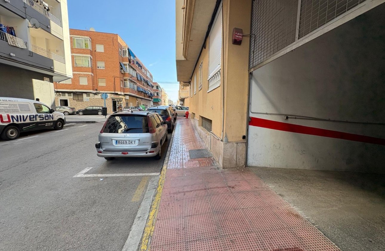 Használt ingatlanok - Garázs -
Torrevieja - Torrevieja Centro