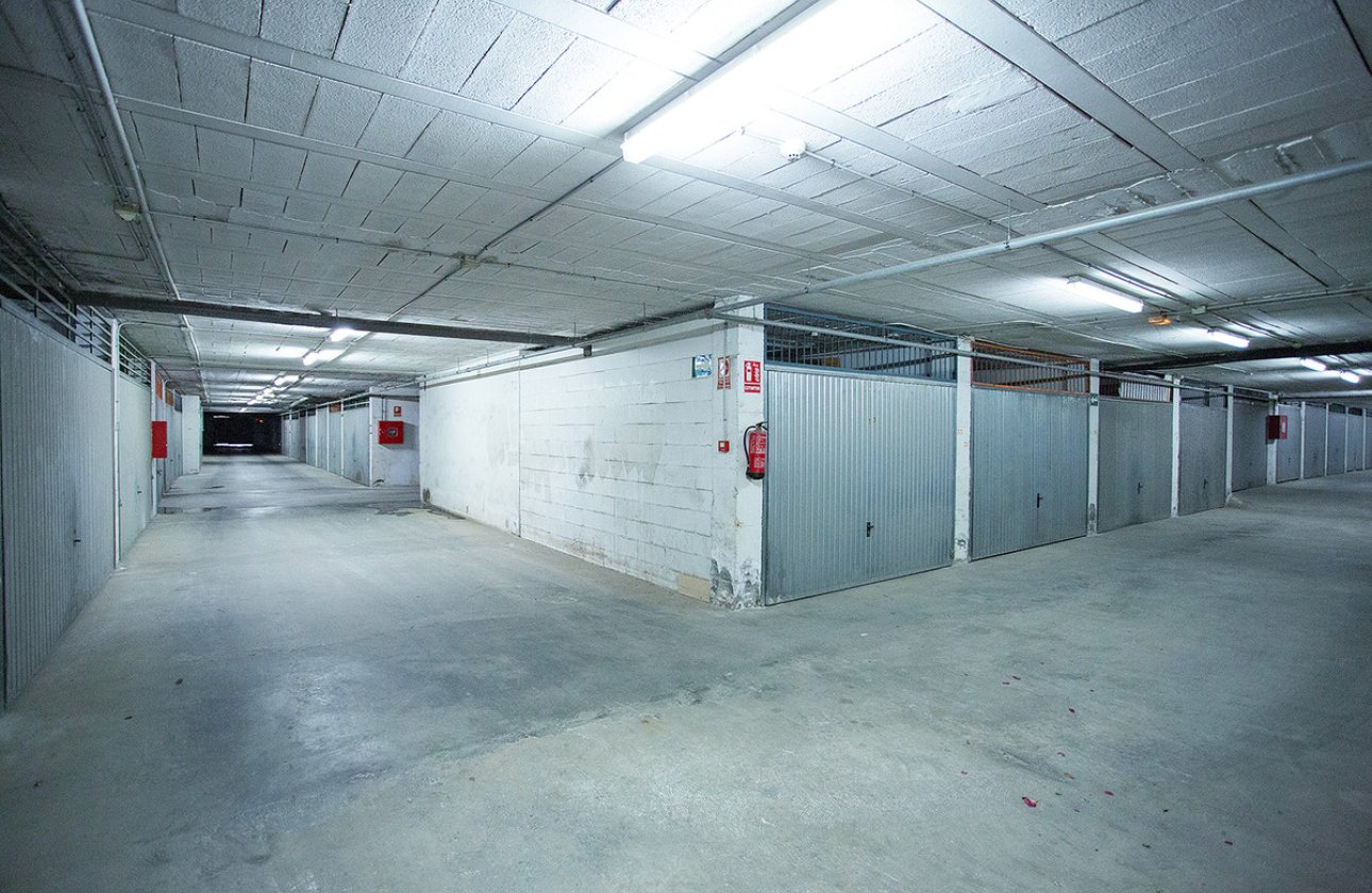 Használt ingatlanok - Garázs -
Torrevieja - Torrevieja Centro