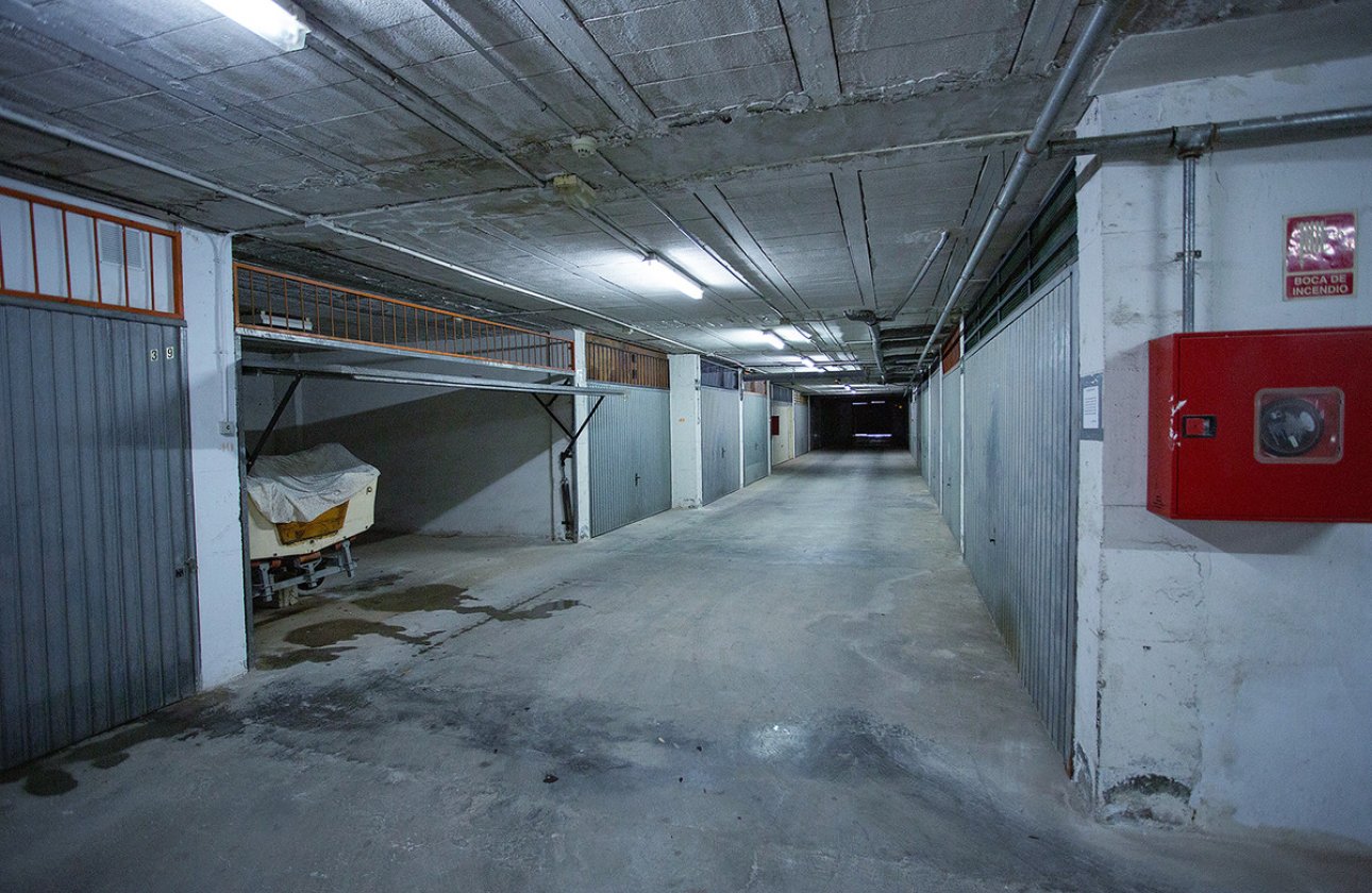 Használt ingatlanok - Garázs -
Torrevieja - Torrevieja Centro