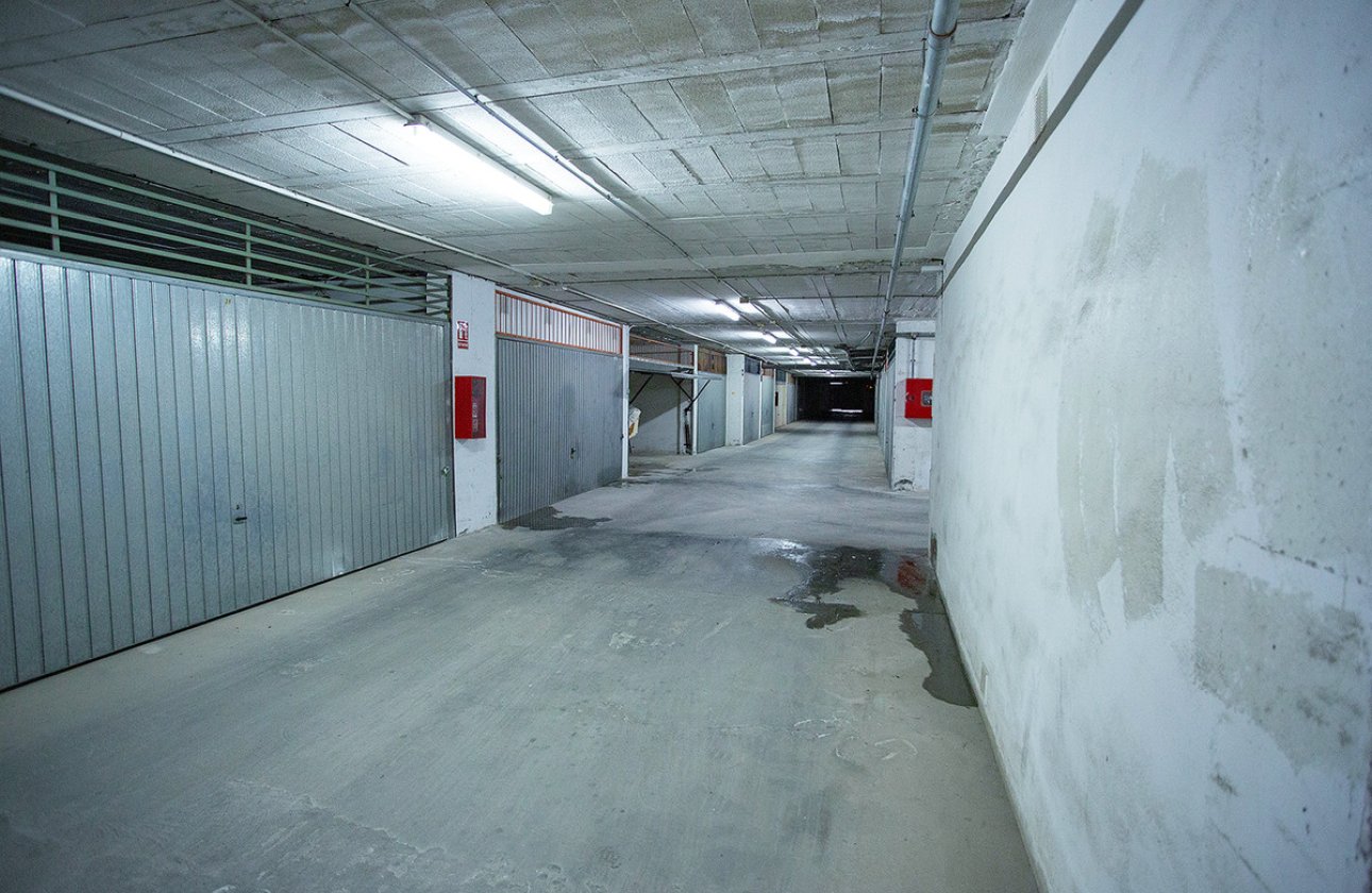 Használt ingatlanok - Garázs -
Torrevieja - Torrevieja Centro