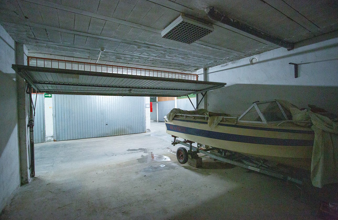 Használt ingatlanok - Garázs -
Torrevieja - Torrevieja Centro