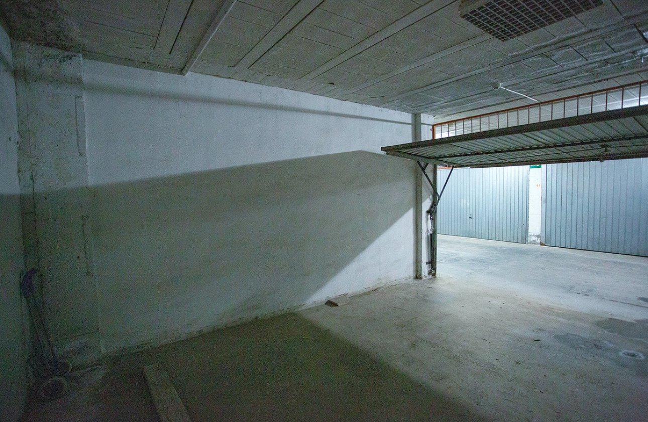 Használt ingatlanok - Garázs -
Torrevieja - Torrevieja Centro