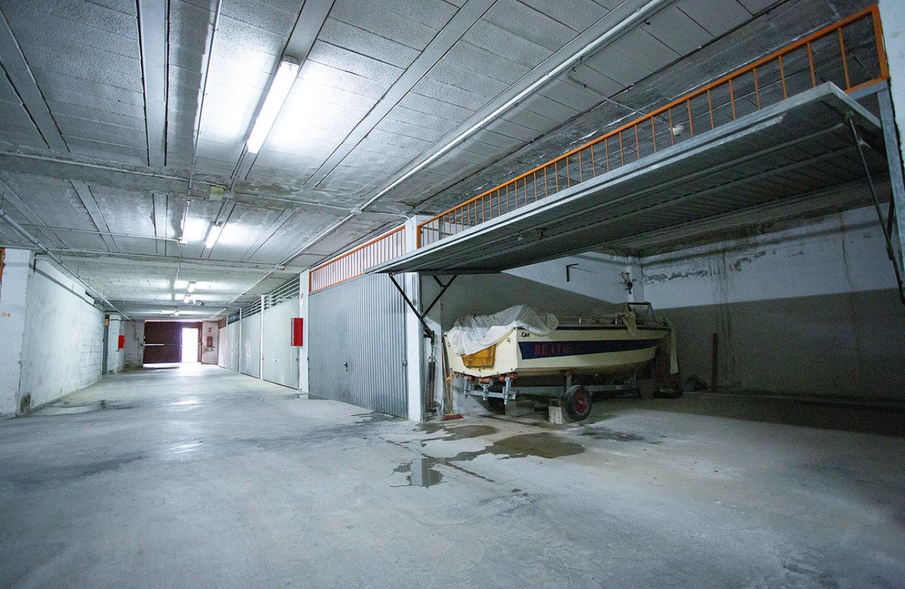 Használt ingatlanok - Garázs -
Torrevieja - Torrevieja Centro