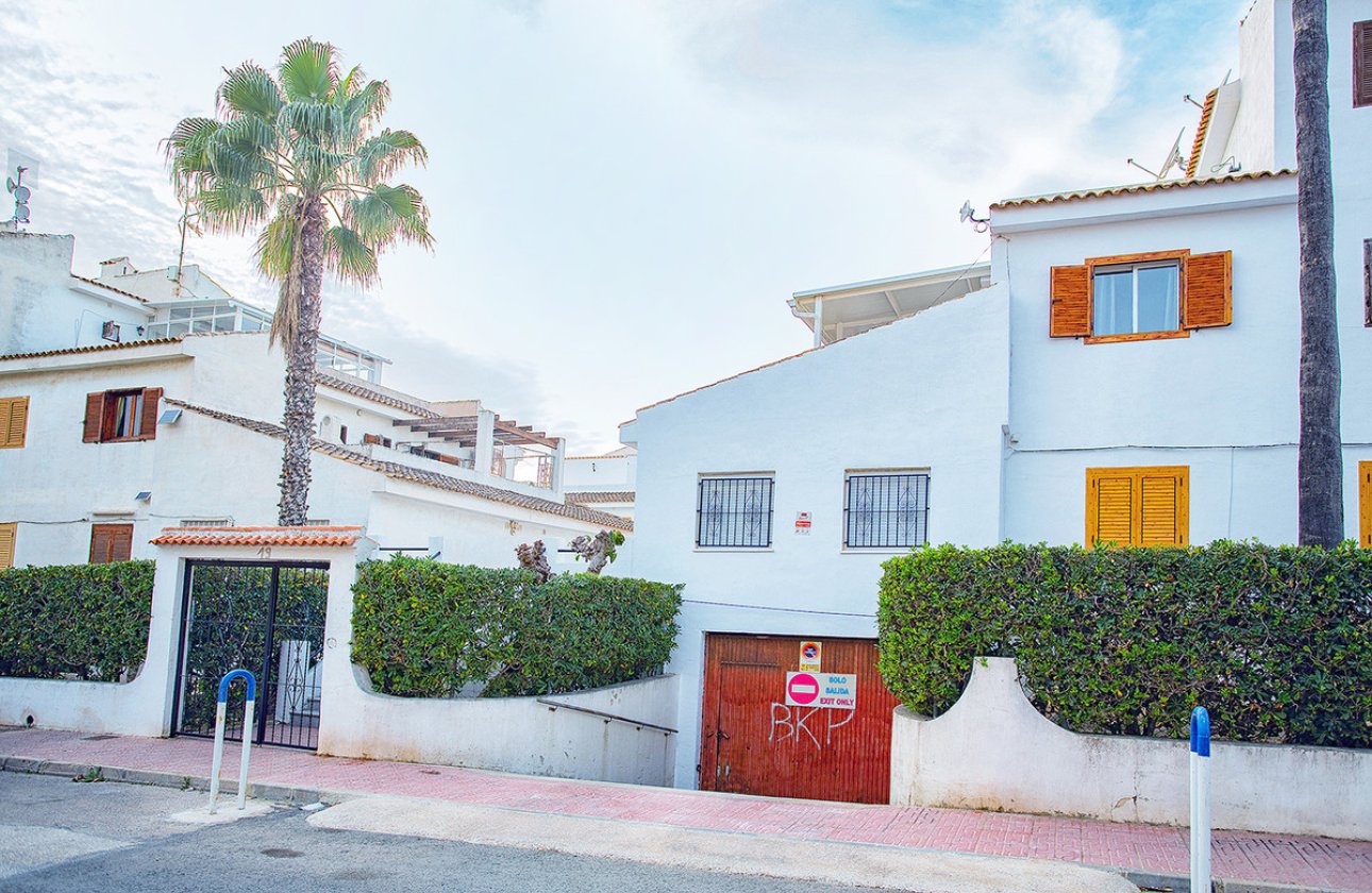 Használt ingatlanok - Garázs -
Torrevieja - Torrevieja Centro