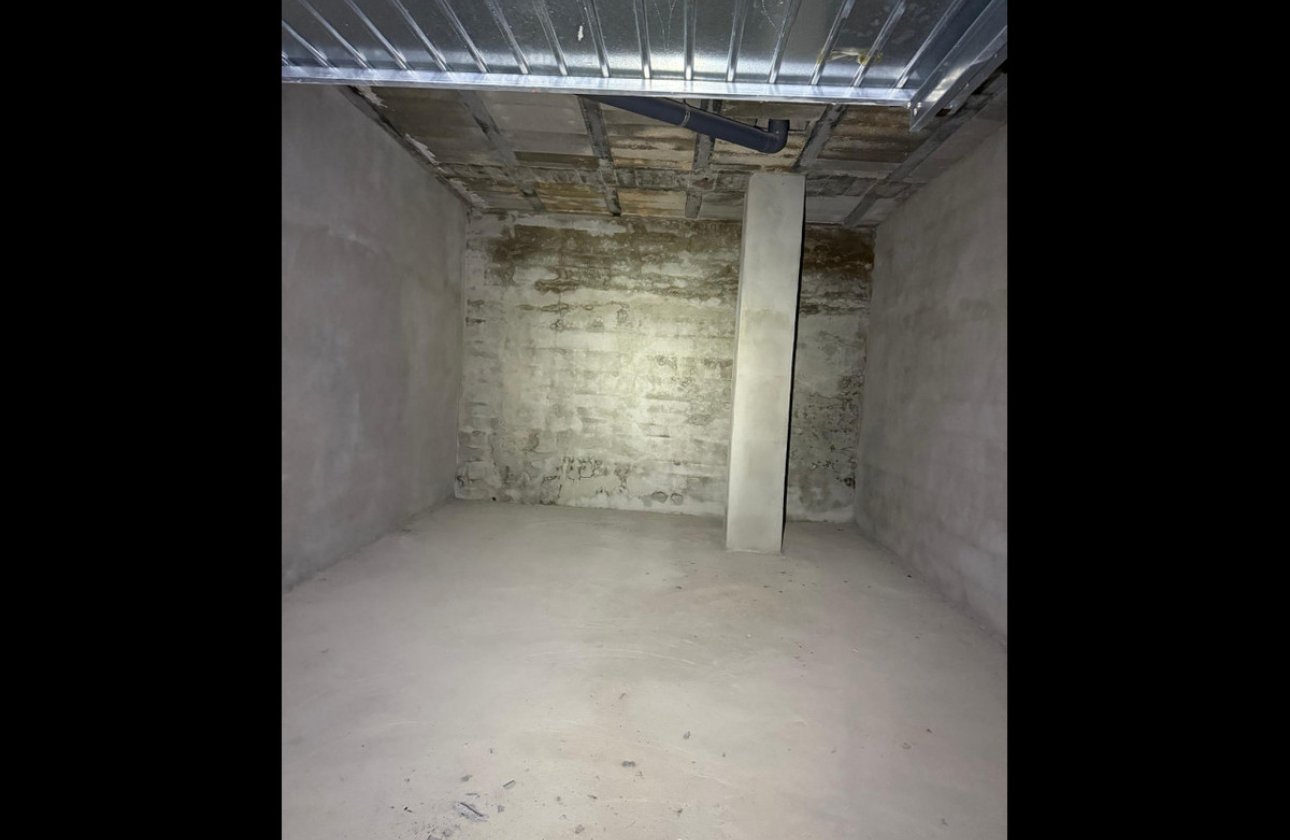 Használt ingatlanok - Garázs -
Torrevieja - Torrevieja Centro