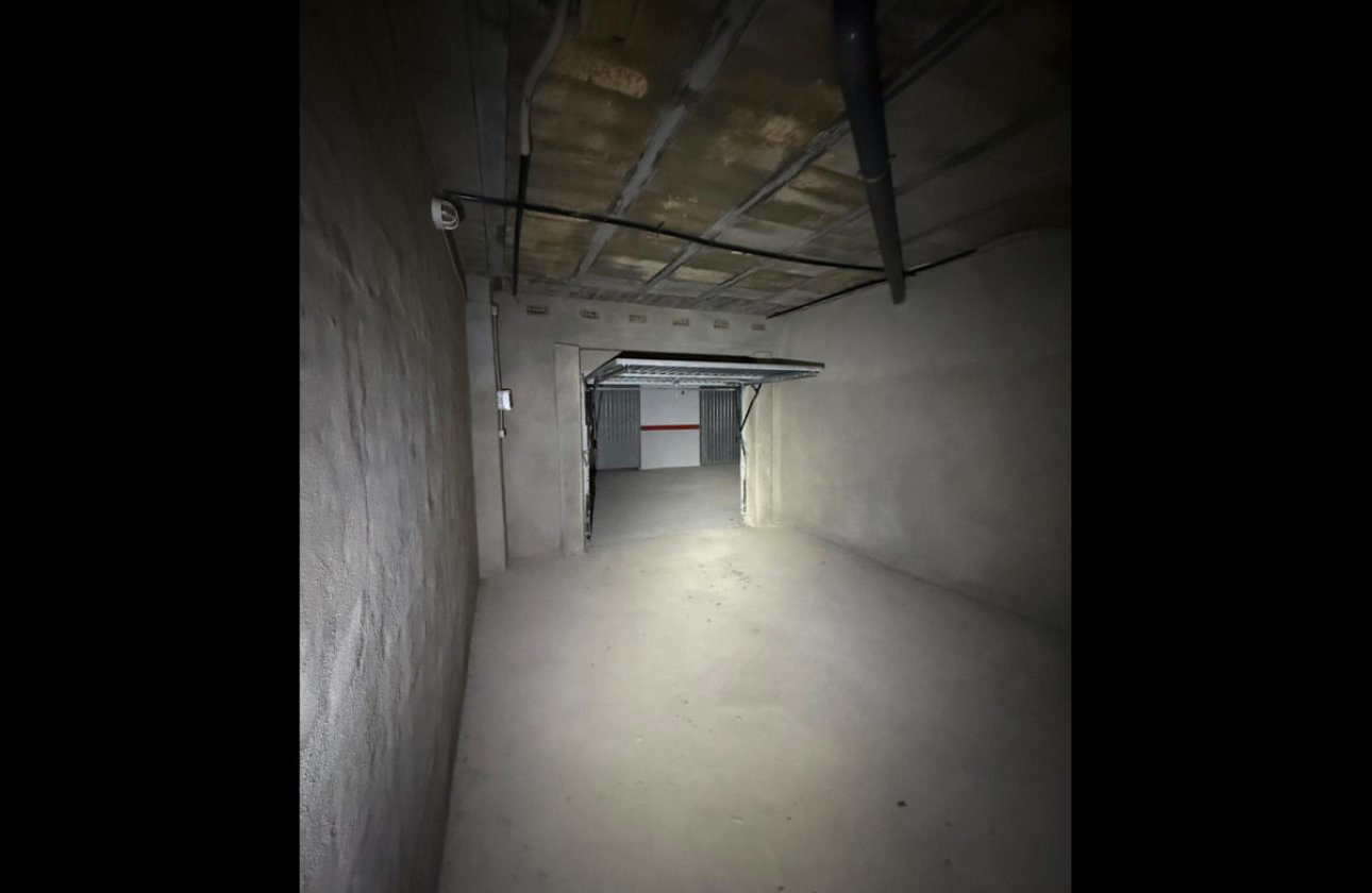 Használt ingatlanok - Garázs -
Torrevieja - Torrevieja Centro