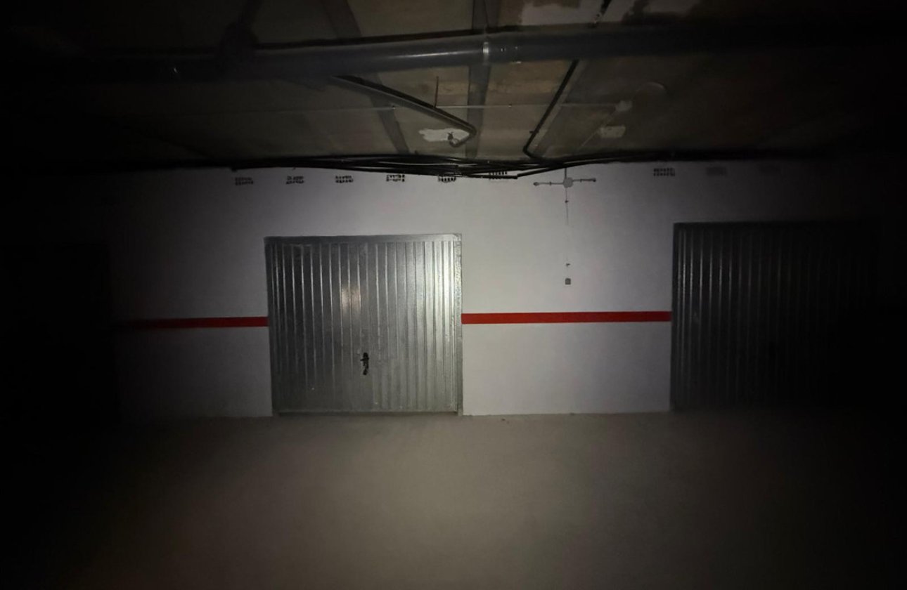 Használt ingatlanok - Garázs -
Torrevieja - Torrevieja Centro