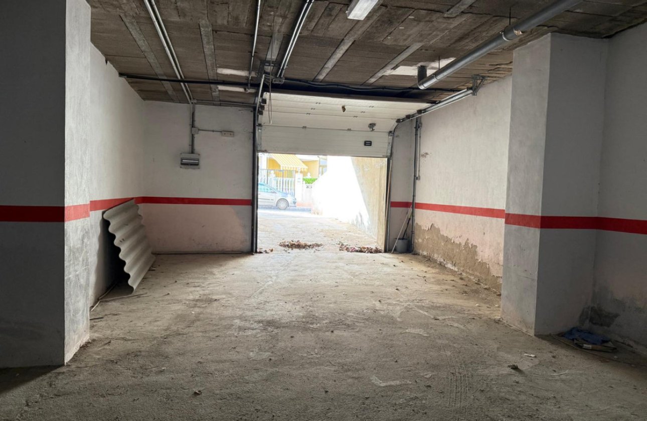 Használt ingatlanok - Garázs -
Torrevieja - Torrevieja Centro
