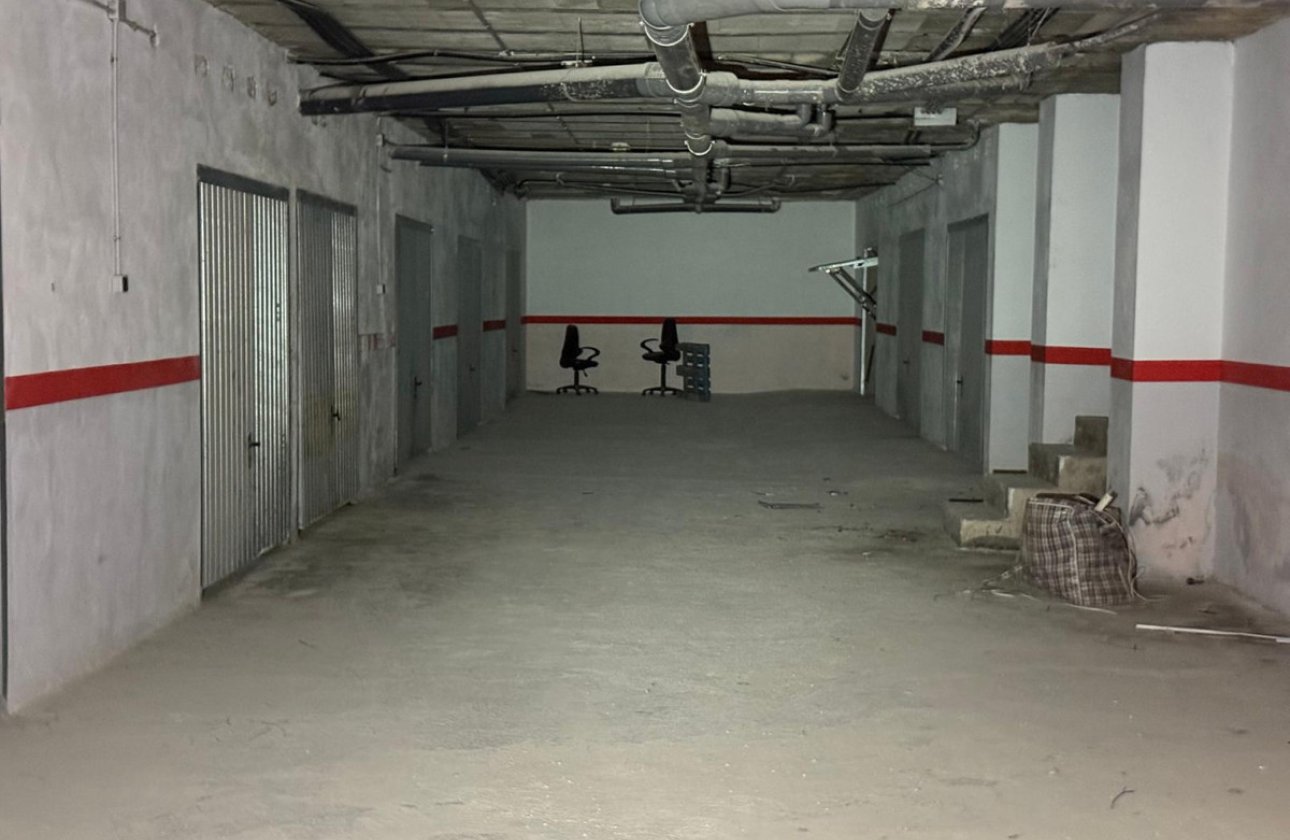 Használt ingatlanok - Garázs -
Torrevieja - Torrevieja Centro