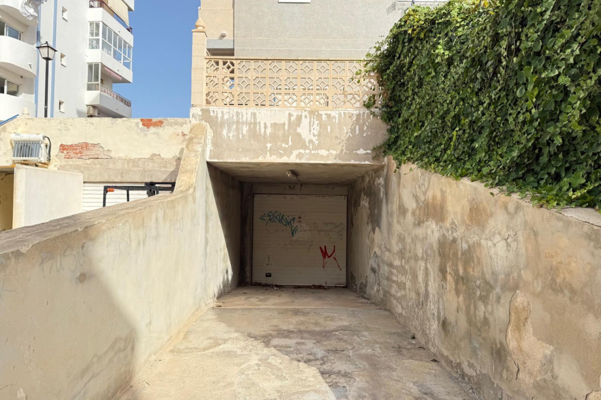 Használt ingatlanok - Garázs -
Torrevieja - Torrevieja Centro