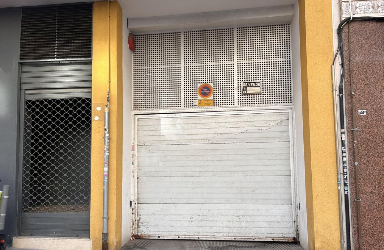 Használt ingatlanok - Garázs -
Torrevieja - Torrevieja Centro