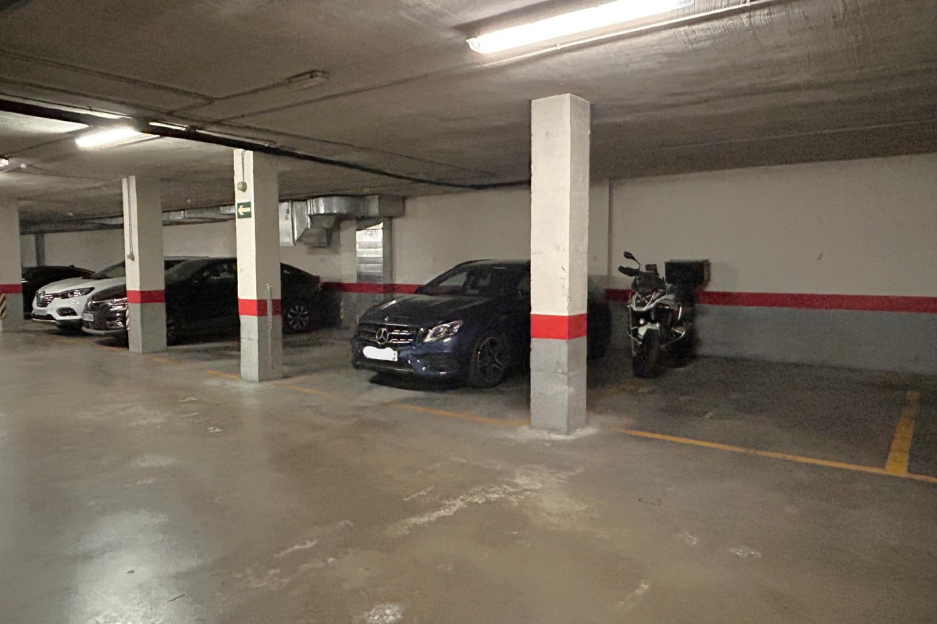 Használt ingatlanok - Garázs -
Torrevieja - Torrevieja Centro