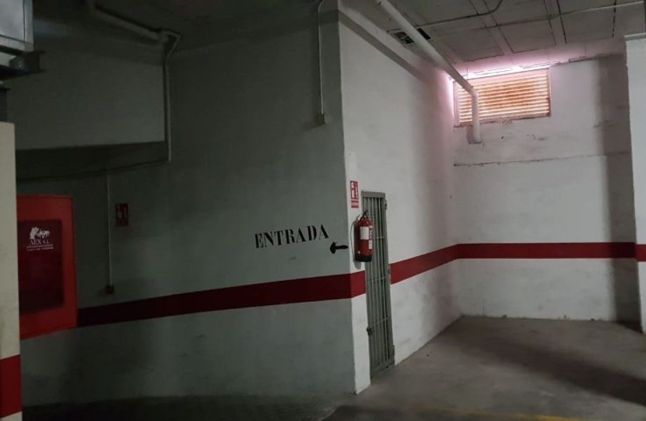 Használt ingatlanok - Garázs -
Torrevieja