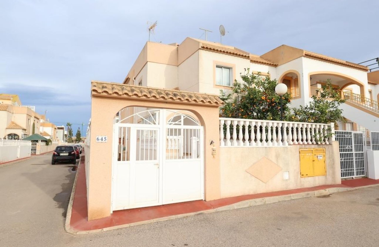 Használt ingatlanok - semi-detached house -
Torrevieja - El limonar