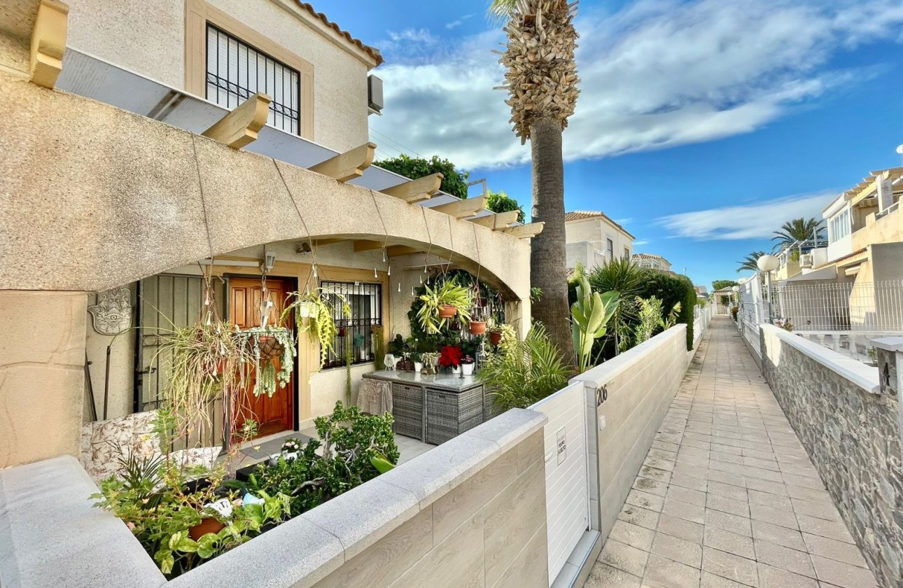 Használt ingatlanok - Sorház -
Orihuela Costa - Playa Flamenca