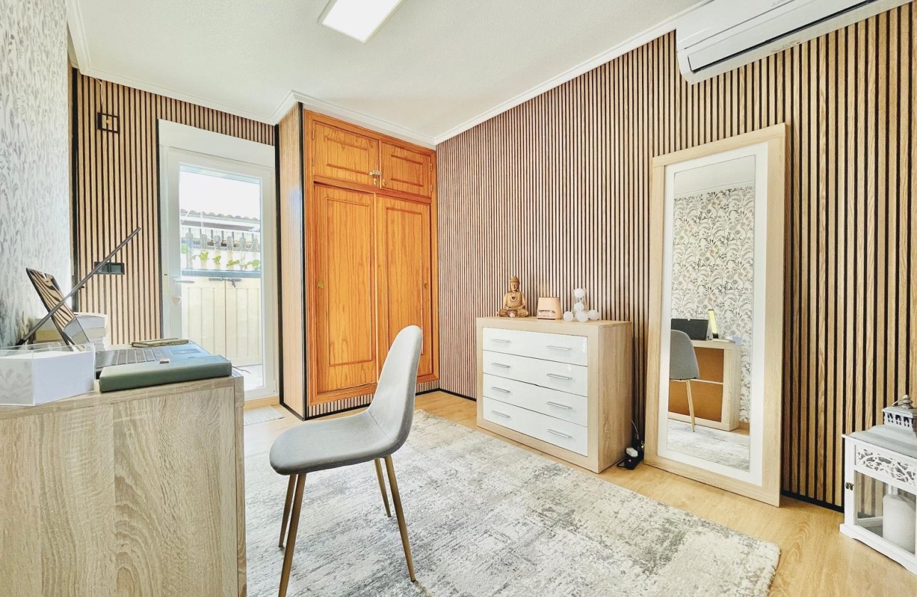 Használt ingatlanok - Sorház -
Orihuela Costa - Playa Flamenca