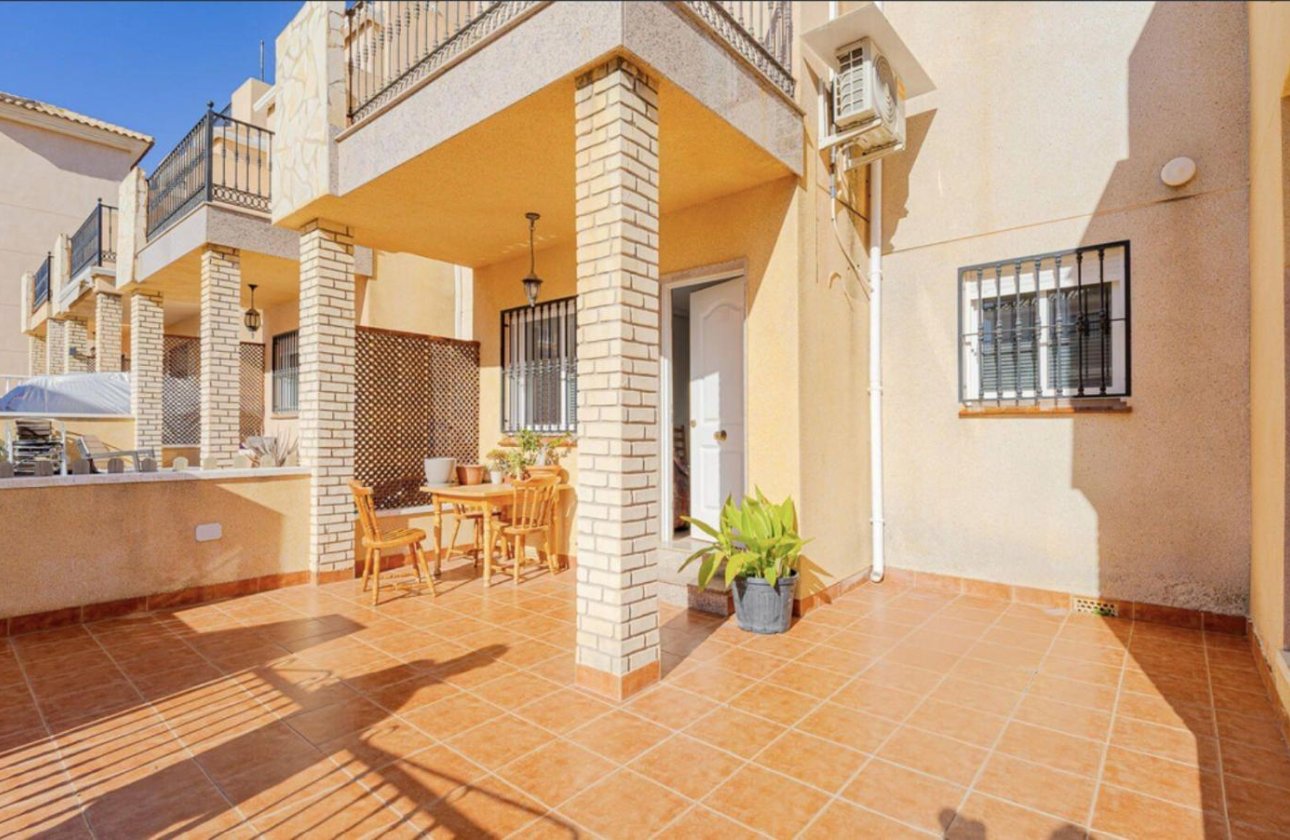 Használt ingatlanok - Terraced house -
Orihuela Costa - Los Altos