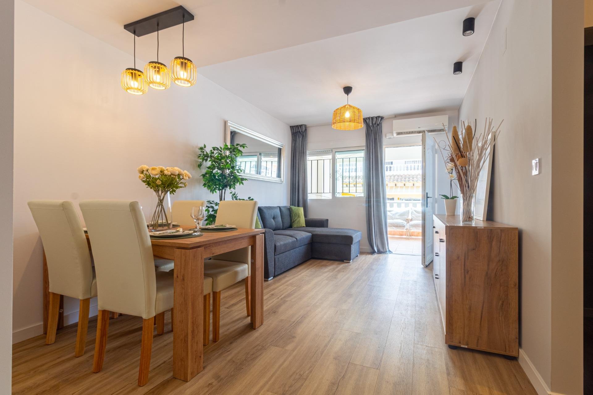 Használt ingatlanok - Terraced house -
Torrevieja - Los altos