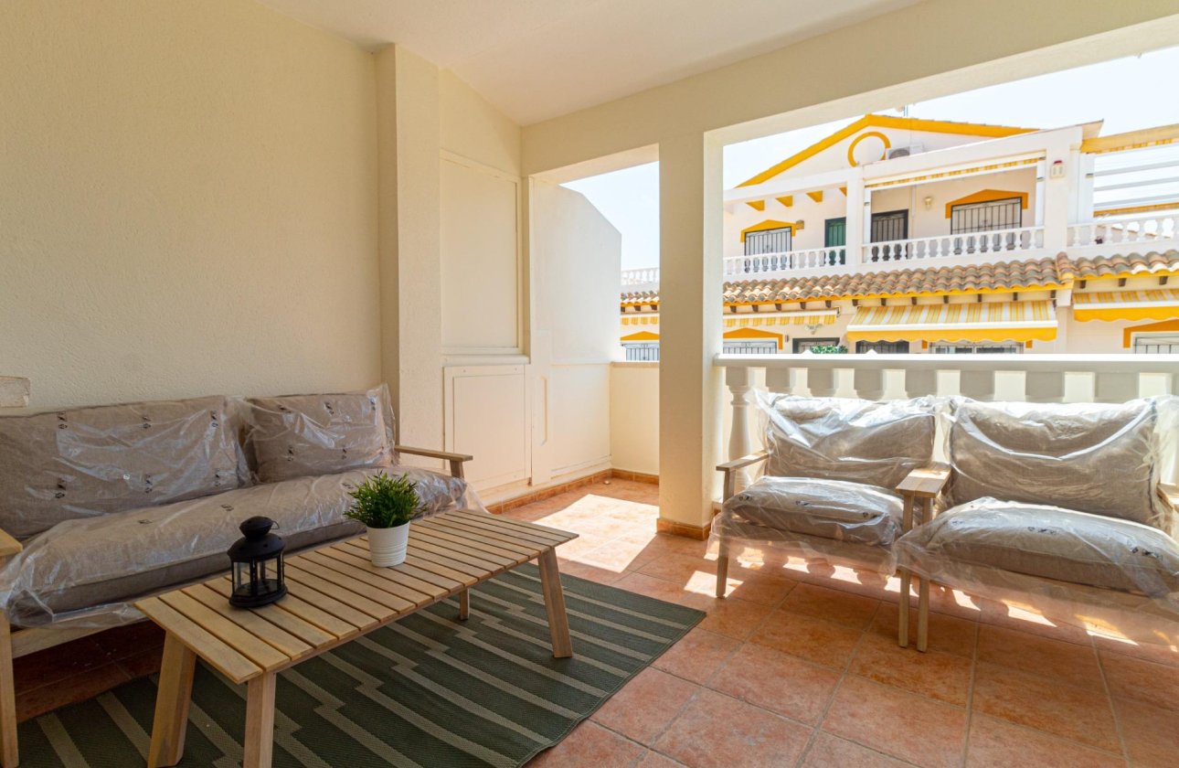 Használt ingatlanok - Terraced house -
Torrevieja - Los altos