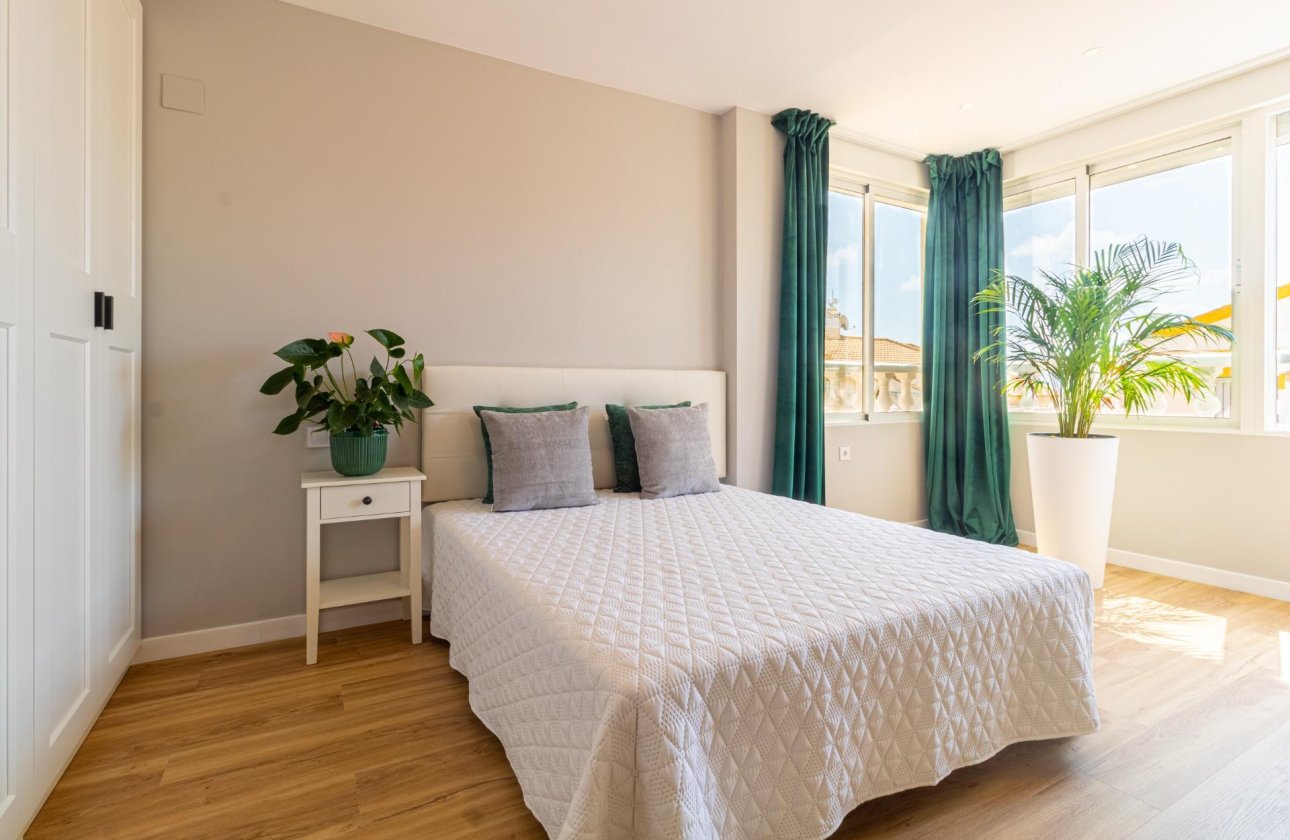 Használt ingatlanok - Terraced house -
Torrevieja - Los altos