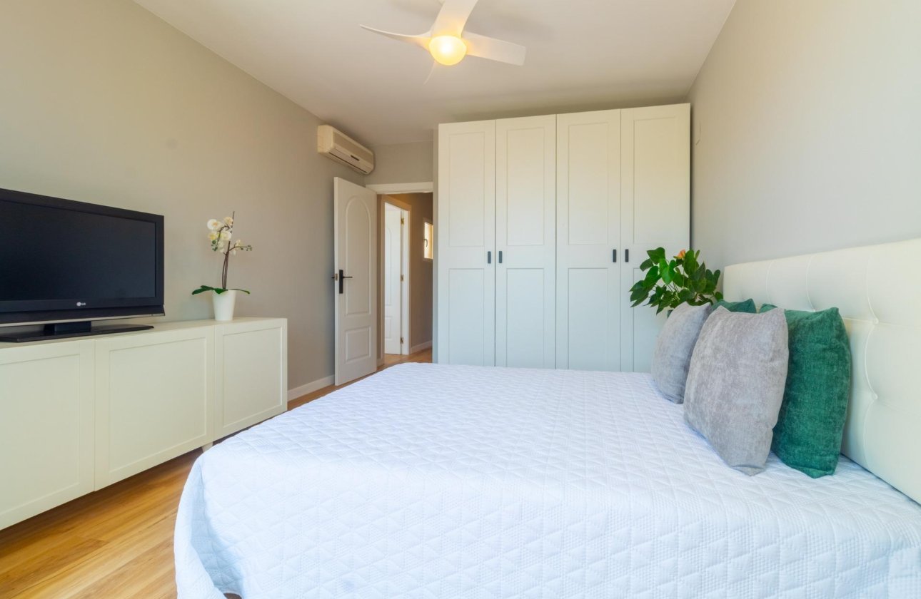 Használt ingatlanok - Terraced house -
Torrevieja - Los altos