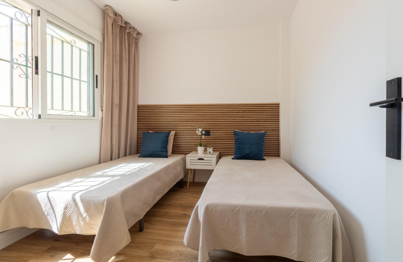 Használt ingatlanok - Terraced house -
Torrevieja - Los altos