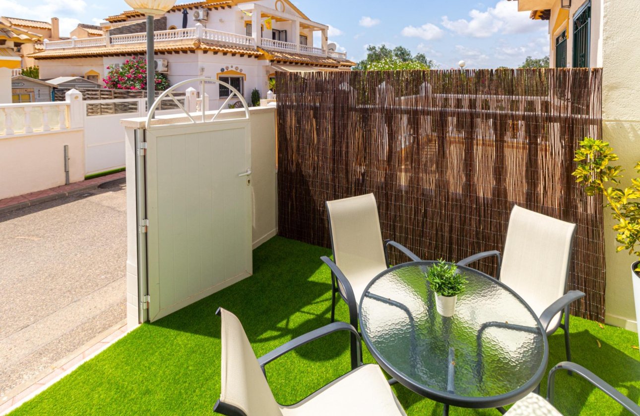 Használt ingatlanok - Terraced house -
Torrevieja - Los altos