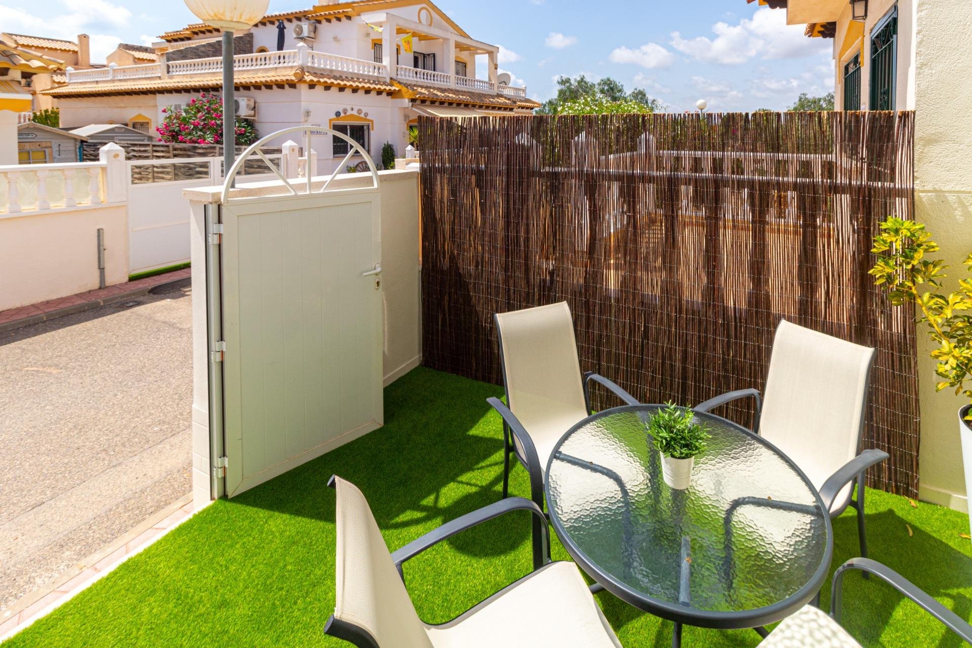 Használt ingatlanok - Terraced house -
Torrevieja - Los altos