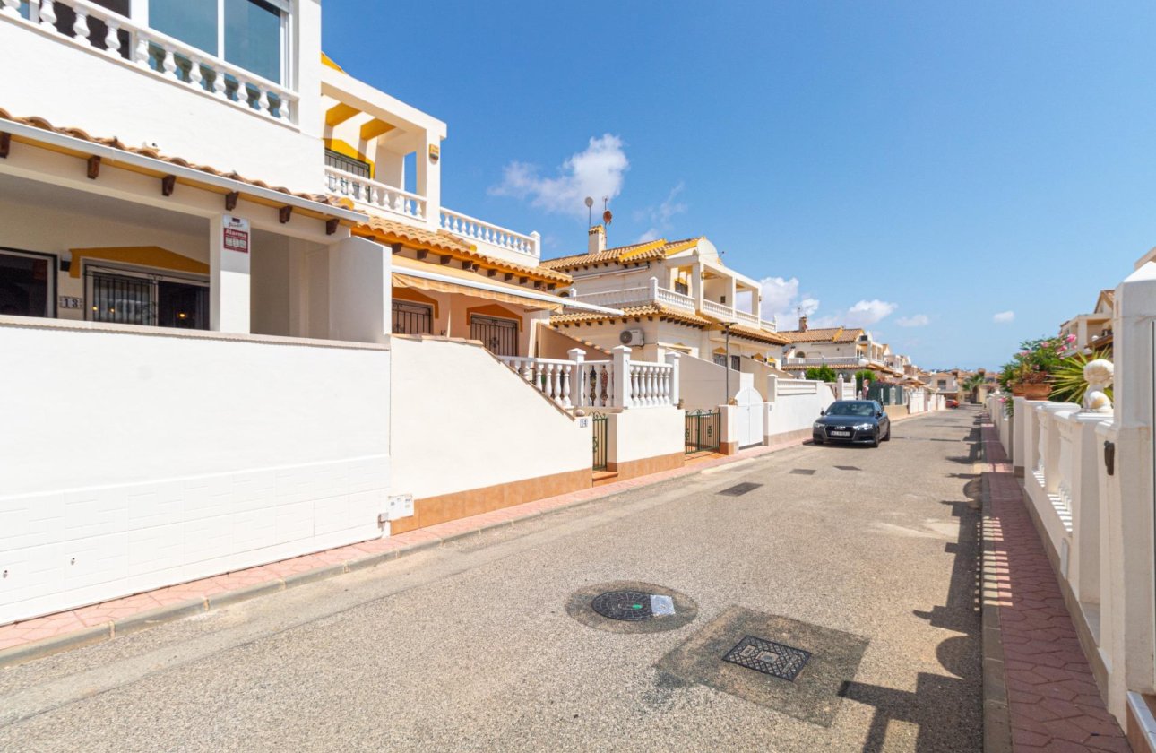 Használt ingatlanok - Terraced house -
Torrevieja - Los altos