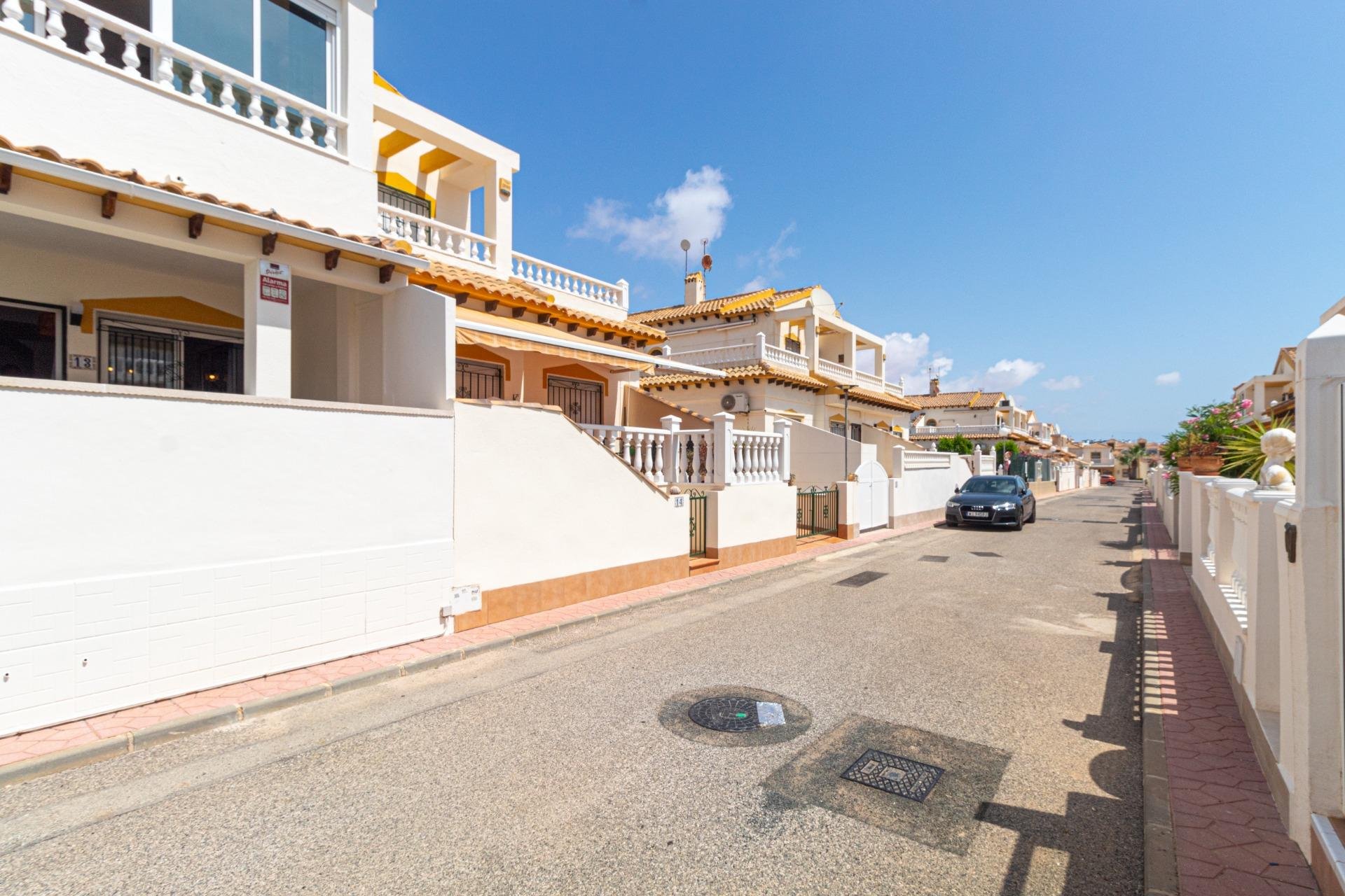 Használt ingatlanok - Terraced house -
Torrevieja - Los altos