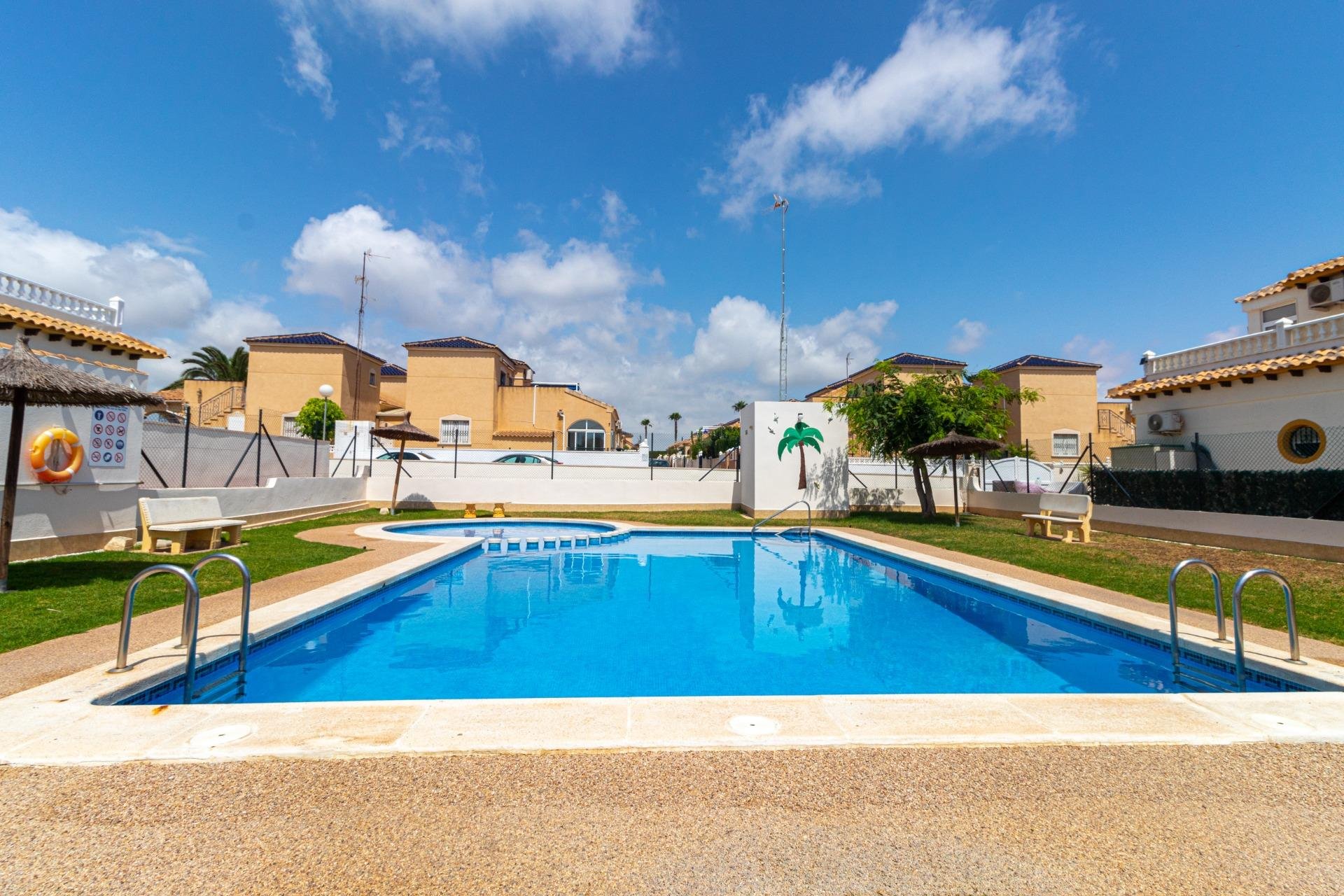 Használt ingatlanok - Terraced house -
Torrevieja - Los altos