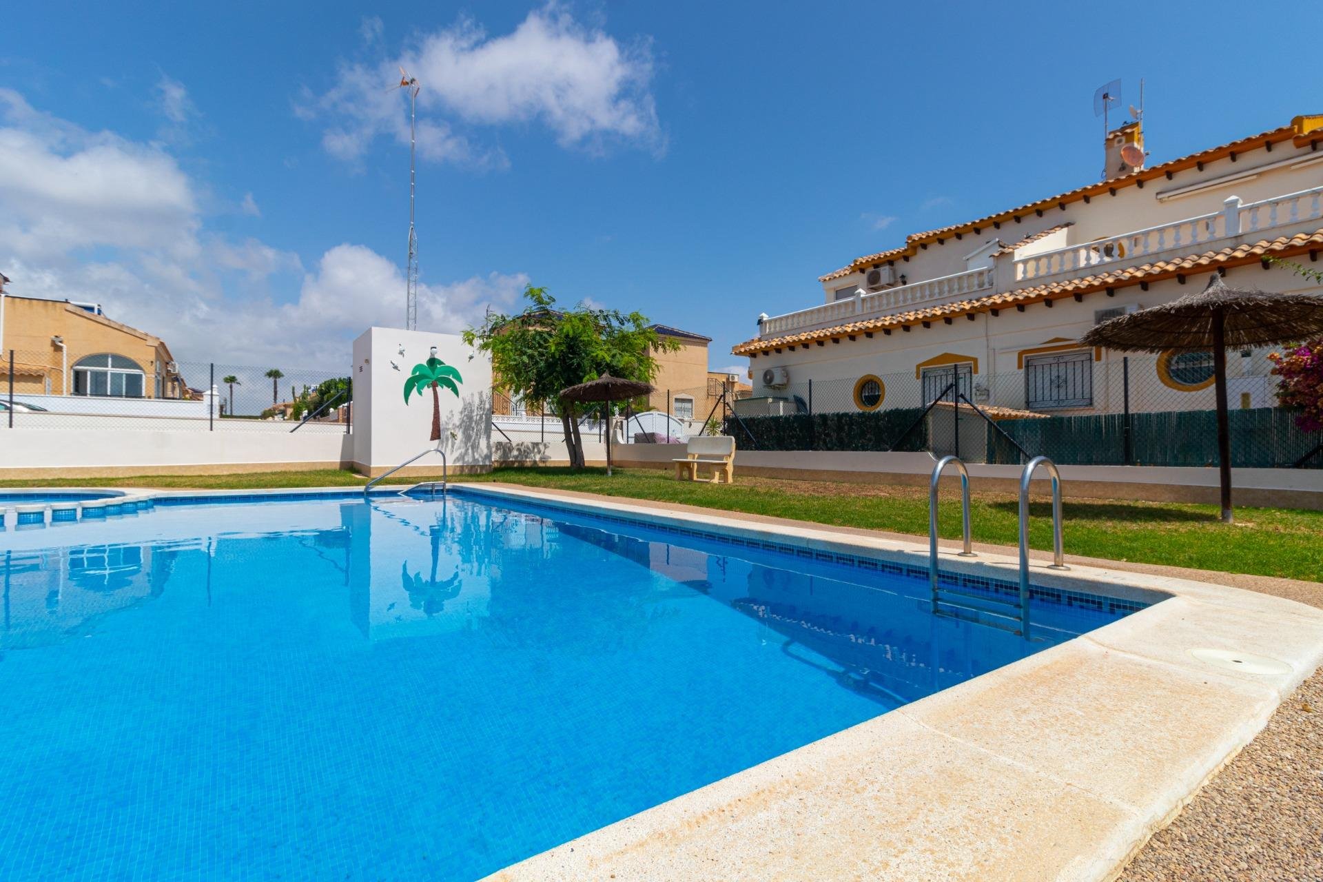 Használt ingatlanok - Terraced house -
Torrevieja - Los altos