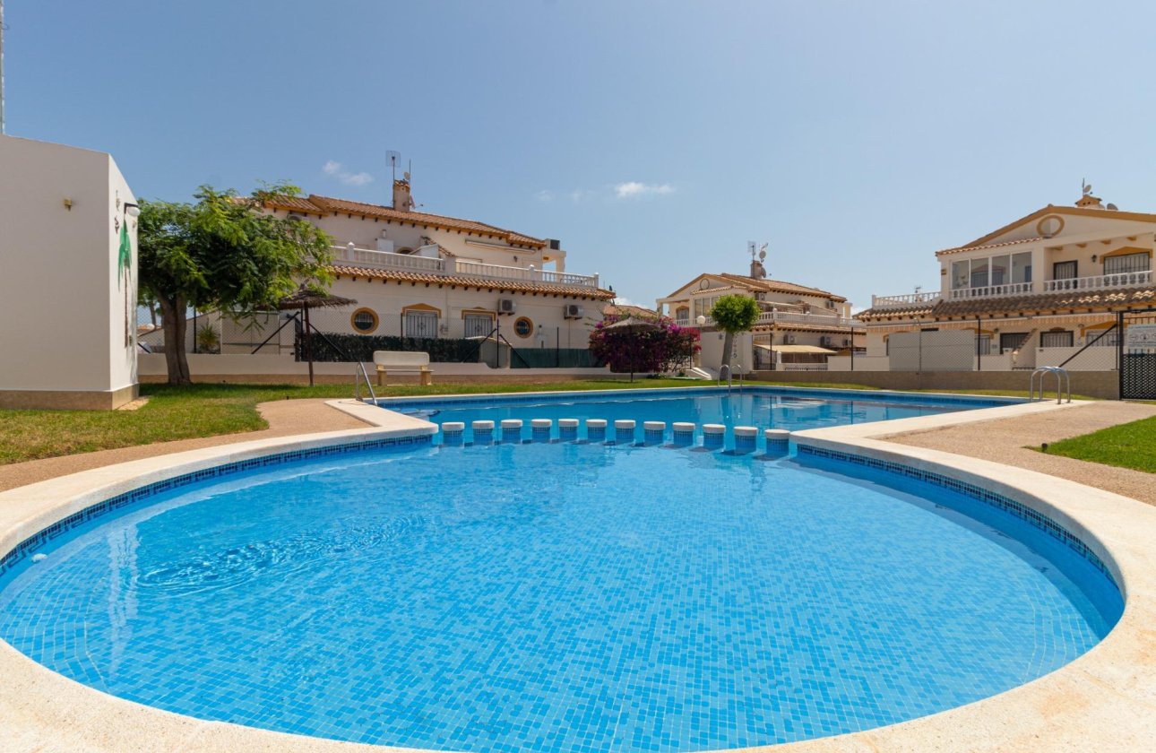 Használt ingatlanok - Terraced house -
Torrevieja - Los altos