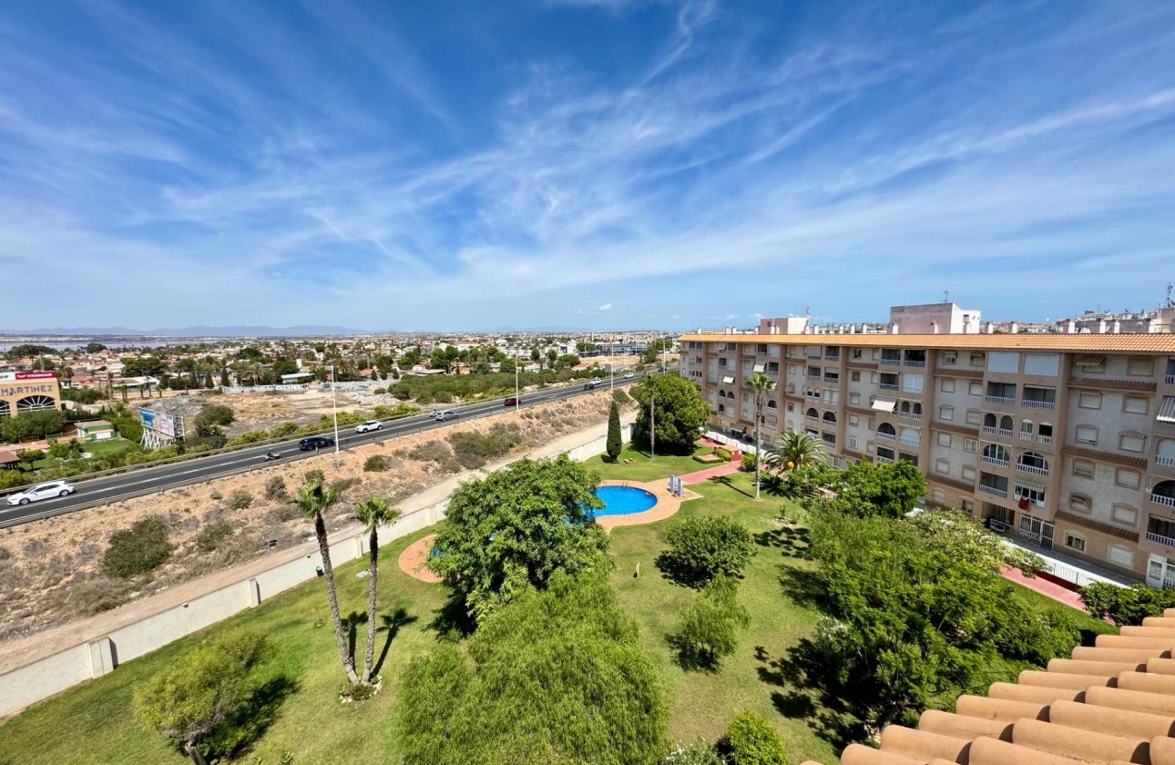 Használt ingatlanok - Tetőtéri lakás -
Torrevieja - Centro