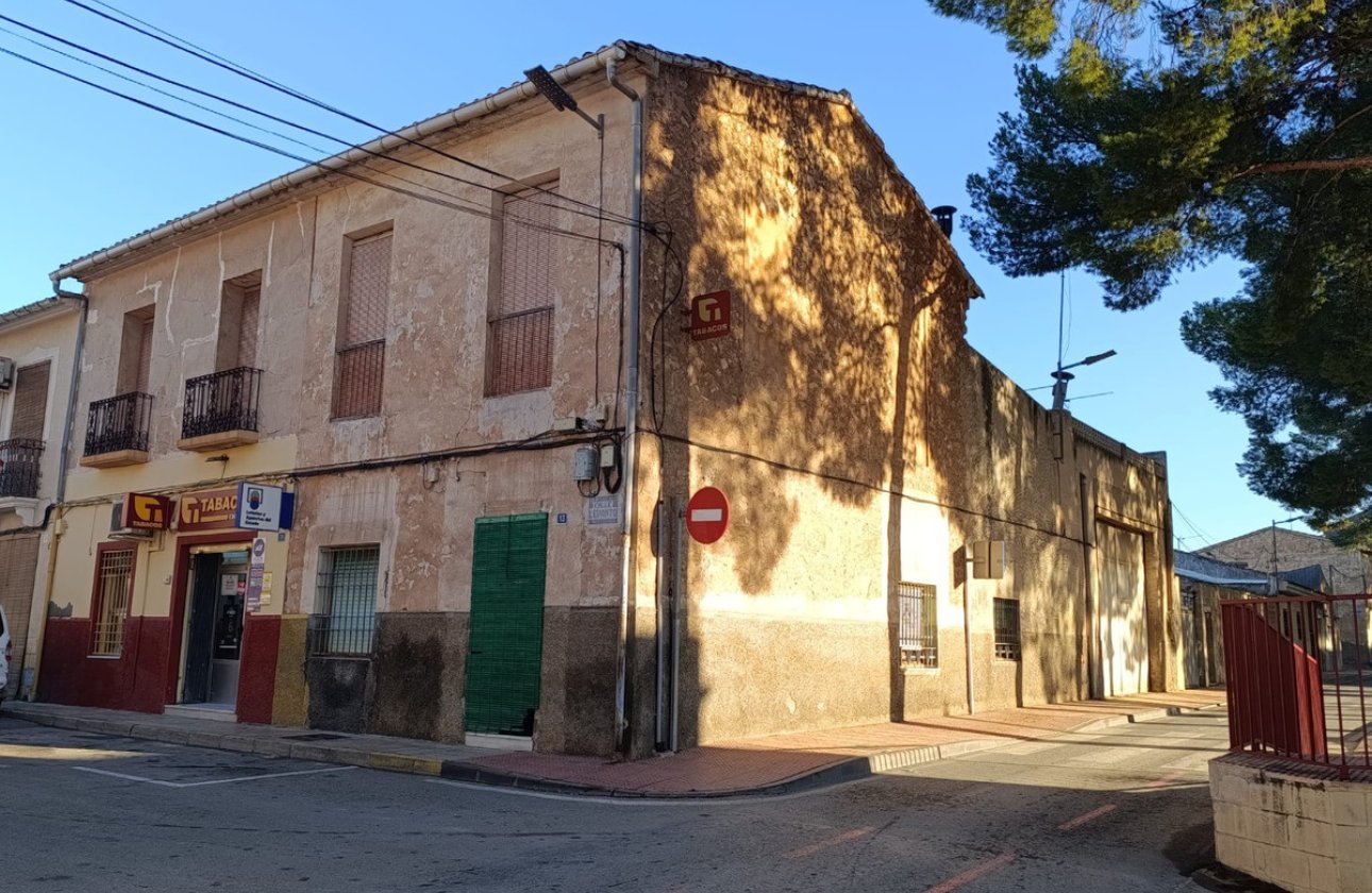 Használt ingatlanok - Town House -
Pinoso - Pinoso Centro