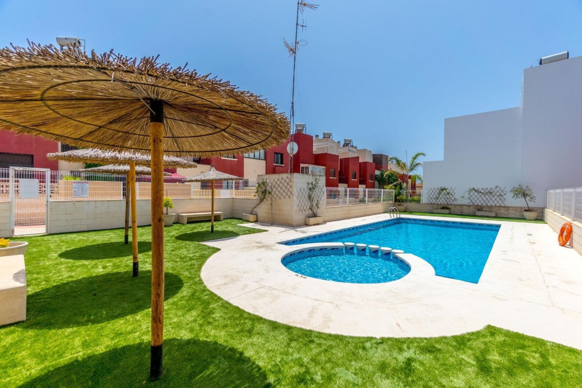 Használt ingatlanok - Town House -
Torrevieja - Aguas Nuevas