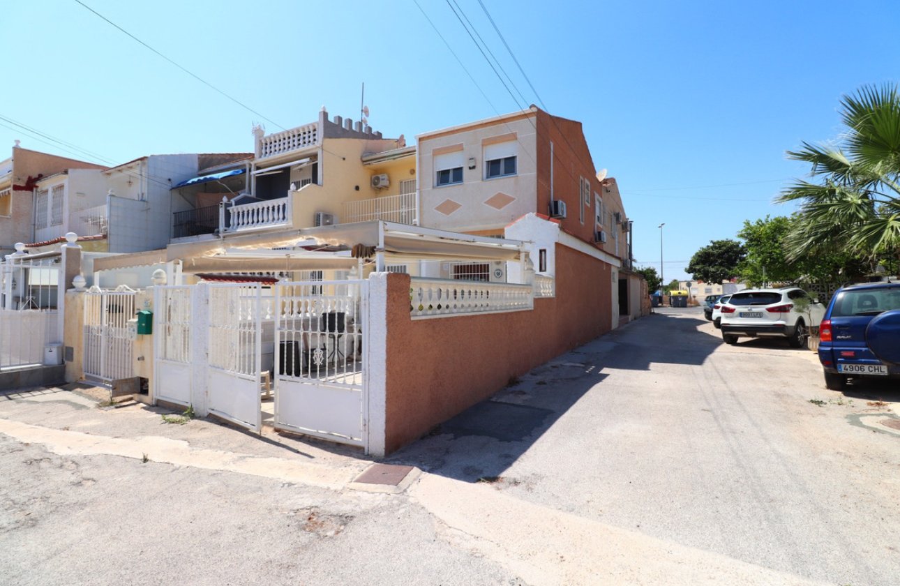 Használt ingatlanok - Town House -
Torrevieja - Torrevieja Centro