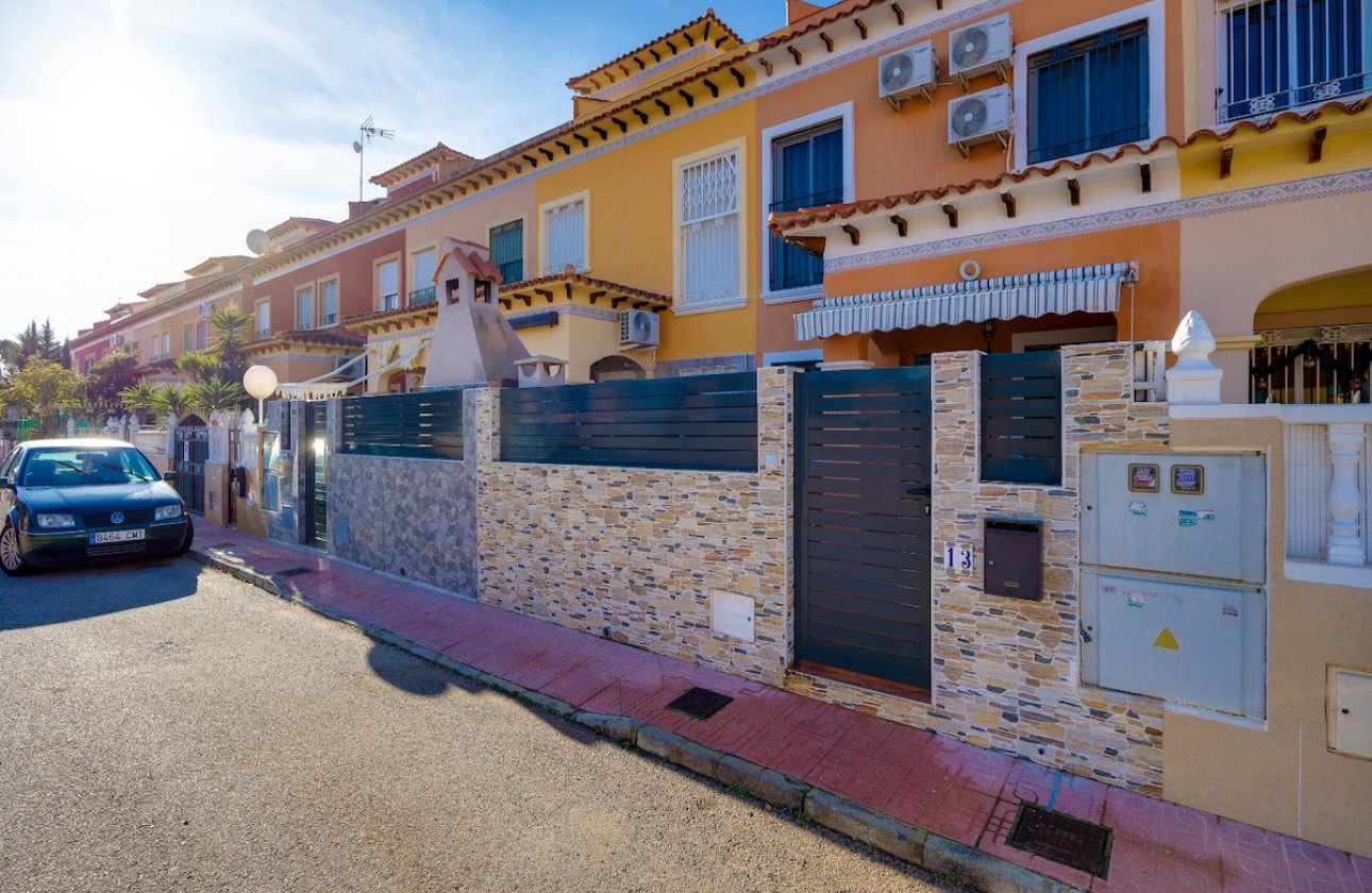 Használt ingatlanok - Town House -
Torrevieja - Torrevieja Centro