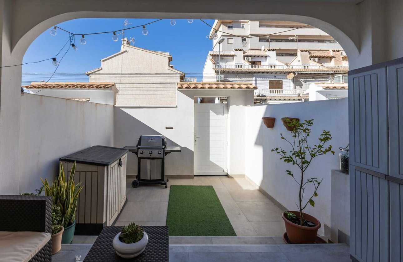 Használt ingatlanok - Town House -
Torrevieja - Torrevieja Centro