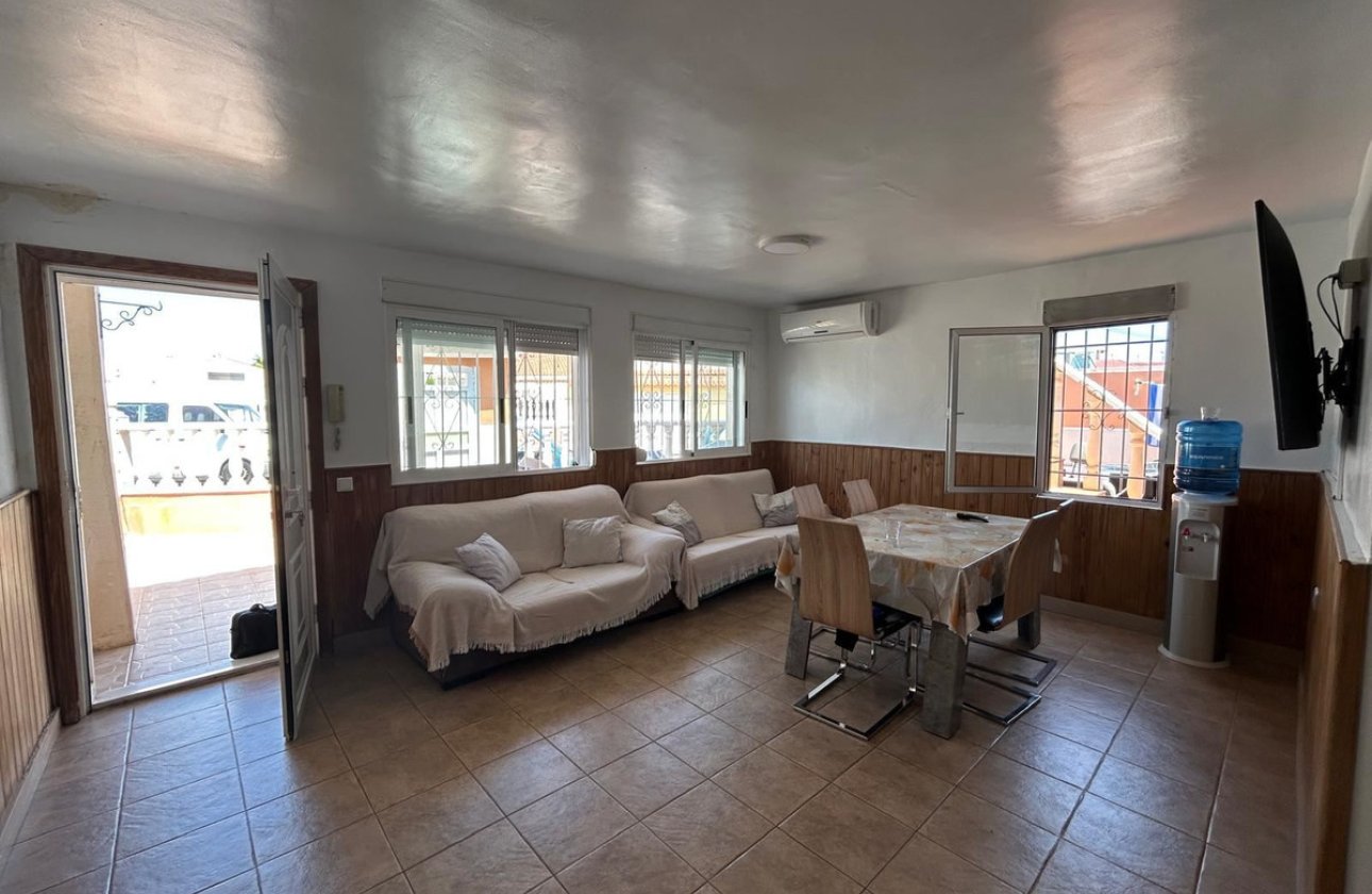 Használt ingatlanok - Town House -
Torrevieja - Torrevieja Centro