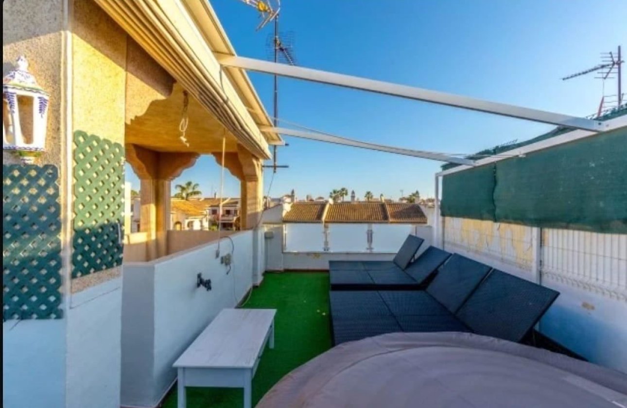 Használt ingatlanok - Town House -
Torrevieja - Torrevieja Centro