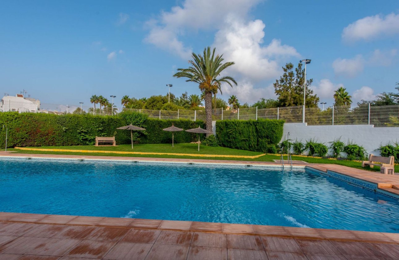 Használt ingatlanok - Town House -
Torrevieja - Torrevieja Centro