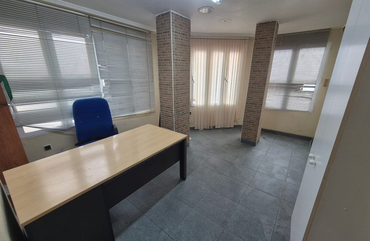 Használt ingatlanok - Town House -
Torrevieja - Torrevieja Centro