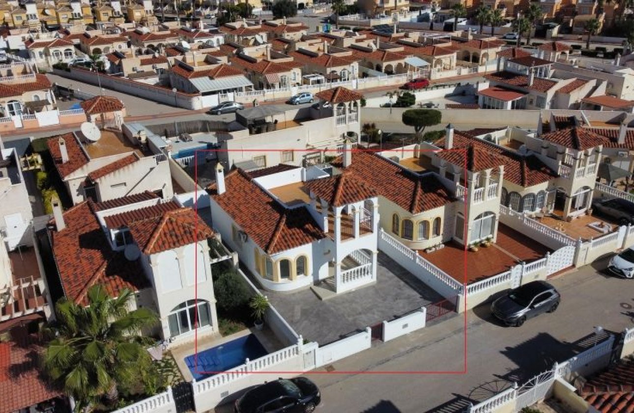 Használt ingatlanok - Villa -
Algorfa