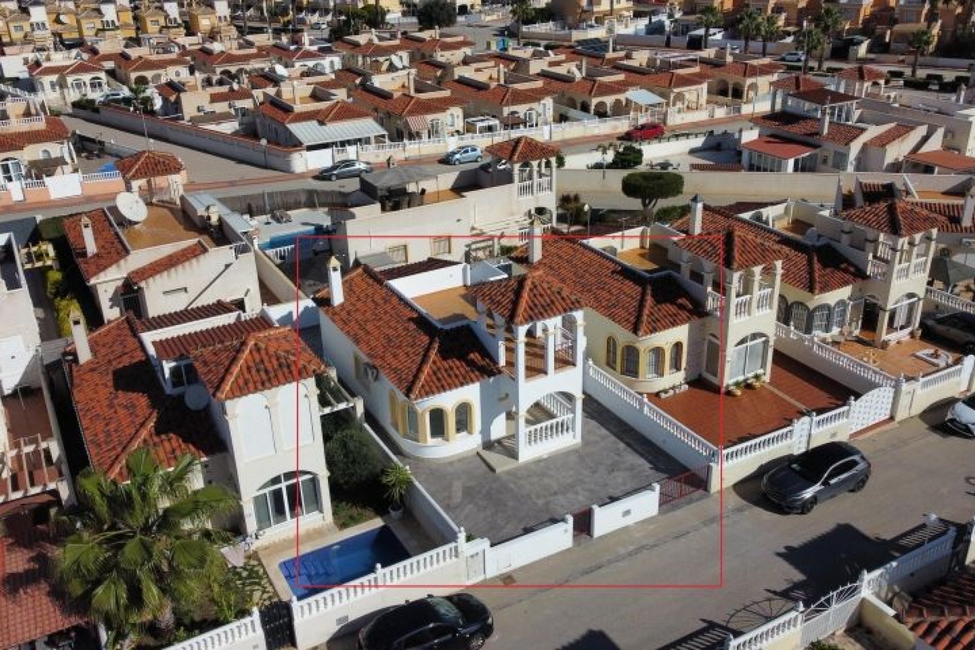 Használt ingatlanok - Villa -
Algorfa