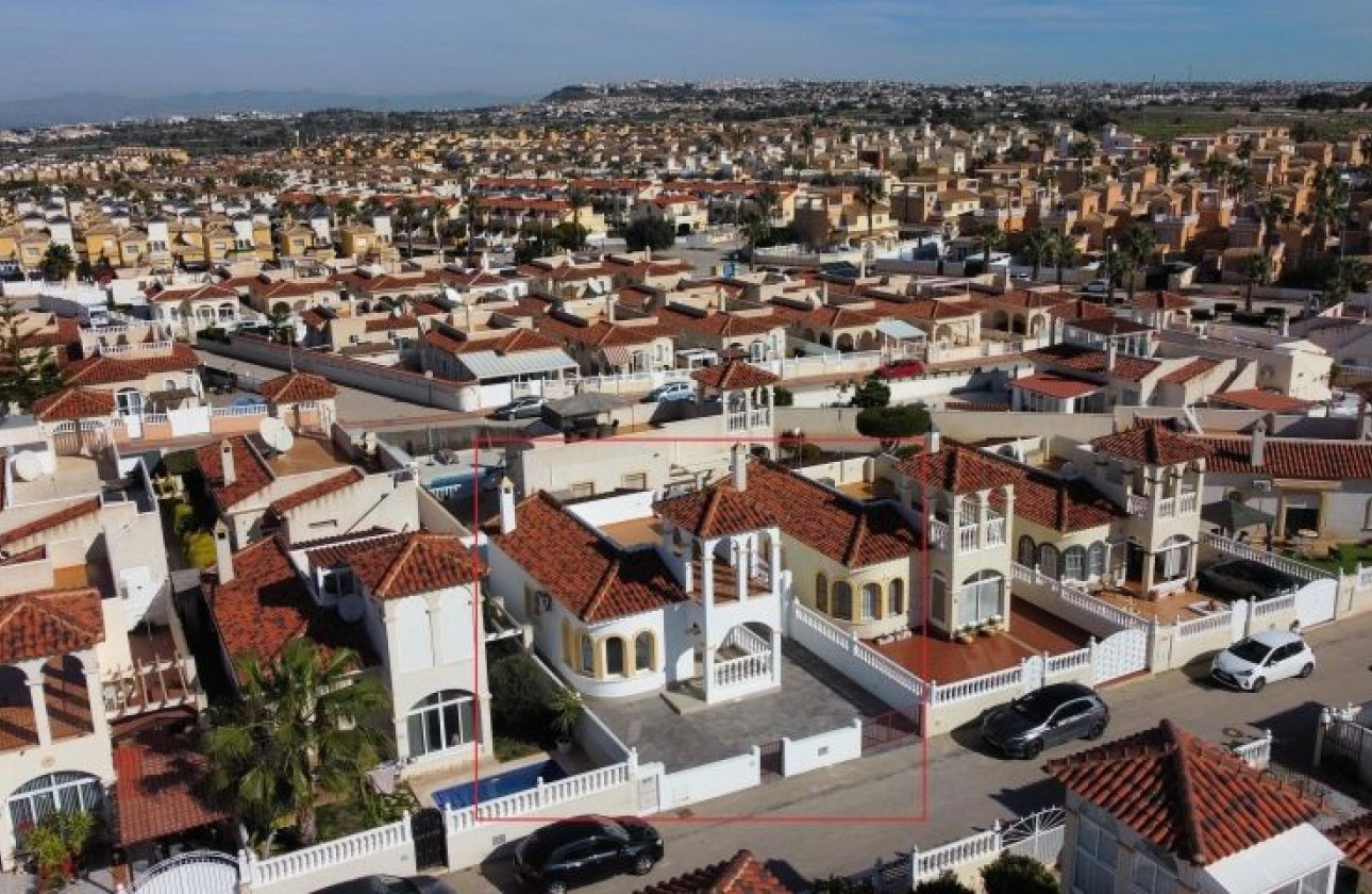 Használt ingatlanok - Villa -
Algorfa