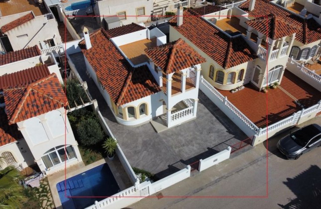 Használt ingatlanok - Villa -
Algorfa